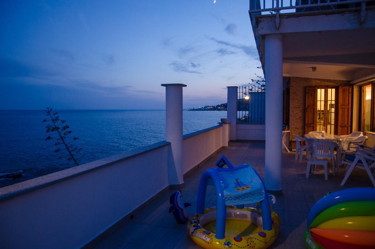 Seaside Holiday Apartment - Unique Location Cipressa Ngoại thất bức ảnh