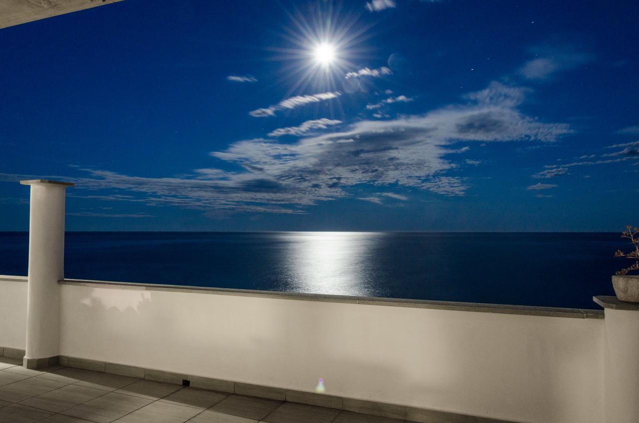 Seaside Holiday Apartment - Unique Location Cipressa Ngoại thất bức ảnh