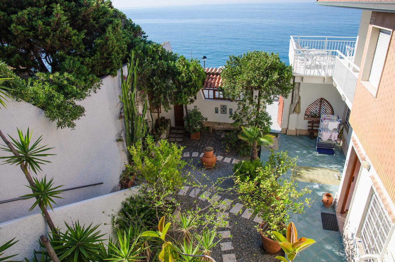 Seaside Holiday Apartment - Unique Location Cipressa Ngoại thất bức ảnh